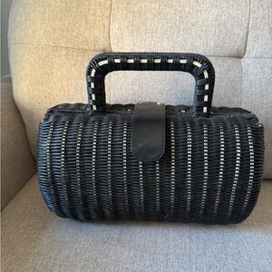 Maxx New York Wicker barrel bag